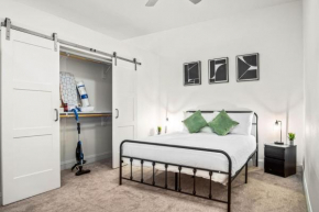 Luxurious New Unit 1Bd1Ba Pool, Golf Sim